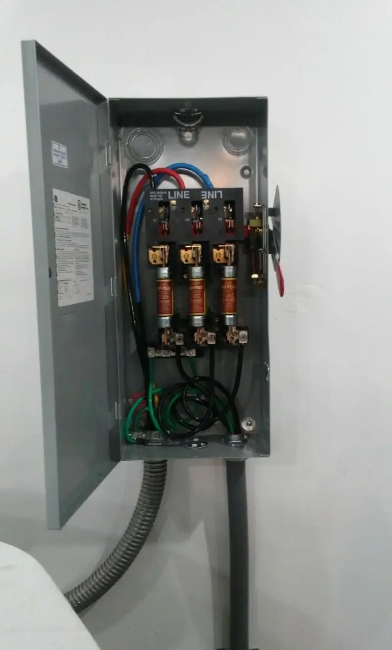 Three-phase disconnect switch installed for Smoke Detector Installation in Tooele